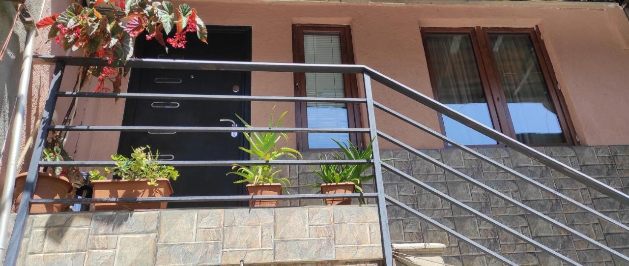 Family Apartament Apartamento Tbilisi Exterior foto