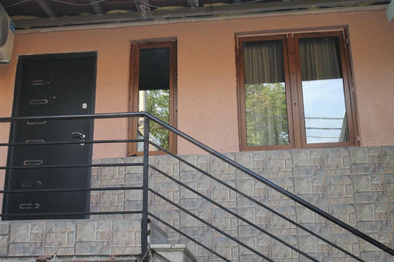 Family Apartament Apartamento Tbilisi Exterior foto